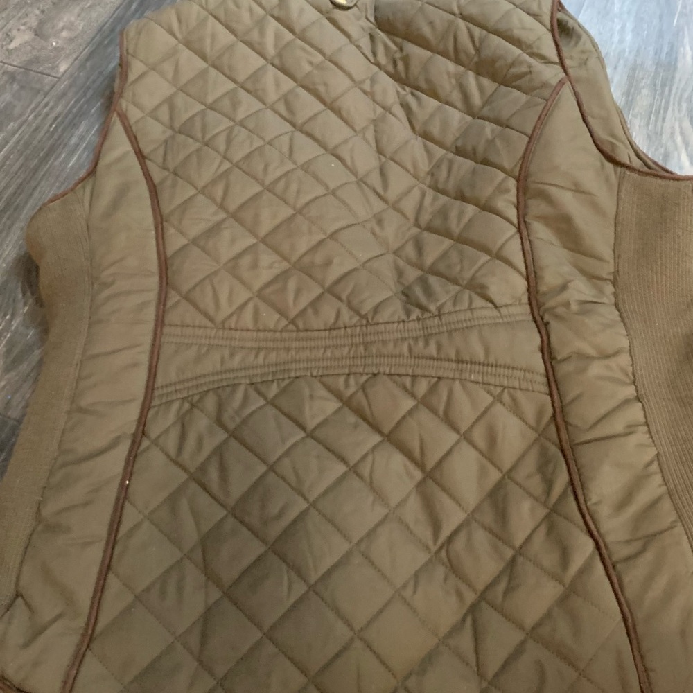 Green vest with fur inside from activeUSAworn once